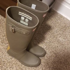 Hunter tall boots in euc size 8